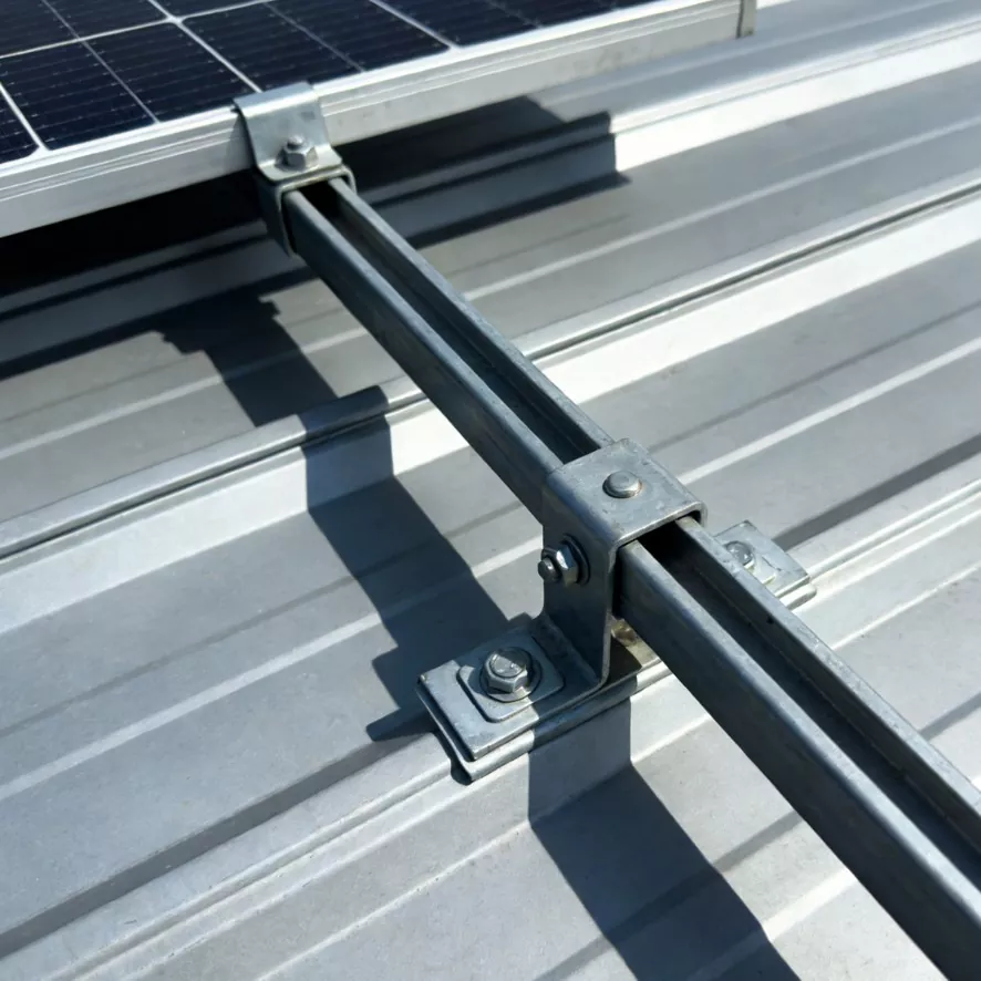 Pourquoi un support solaire pour toit en métal est-il le meilleur investissement pour les projets d'énergie solaire à long terme
